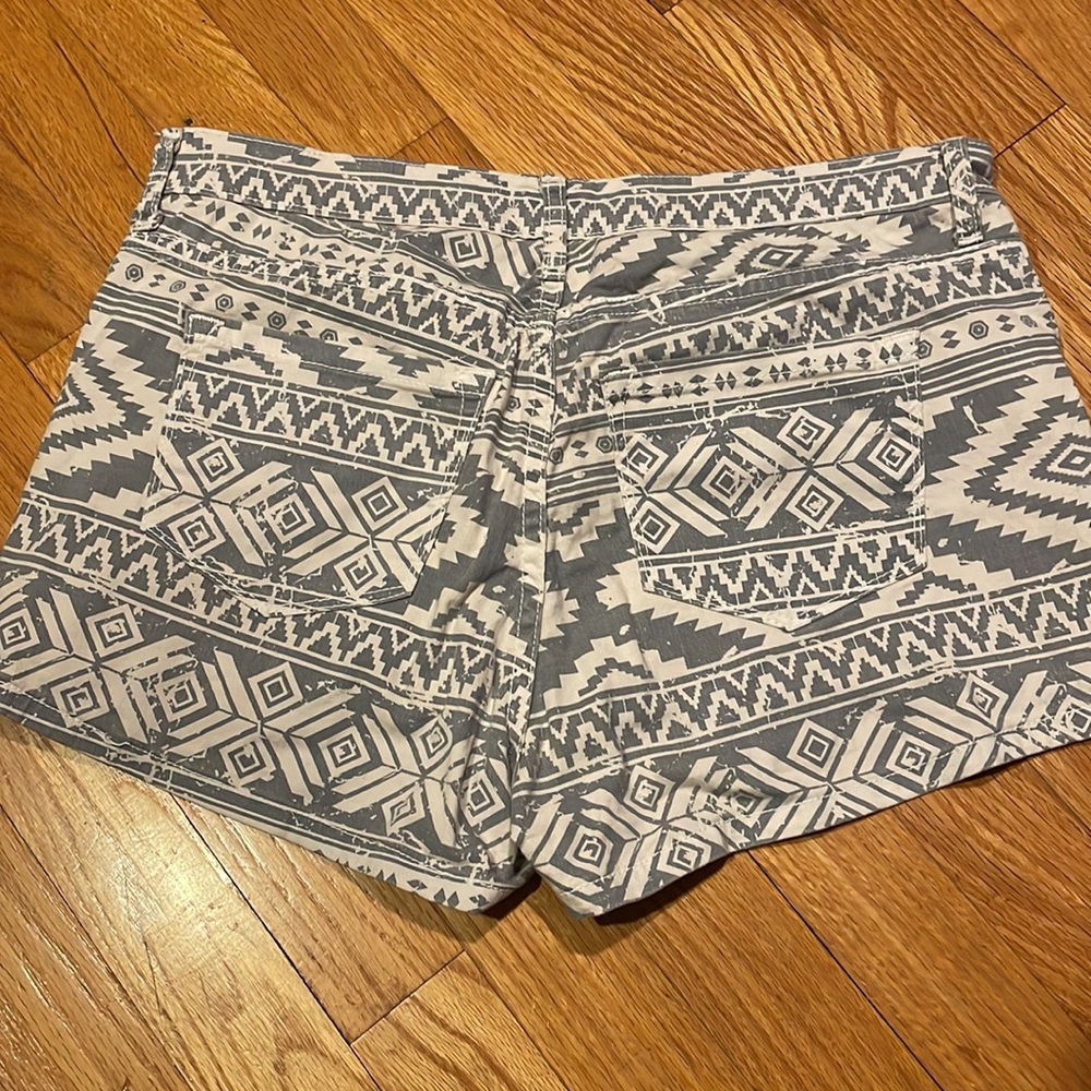Patterned shorts - Picture 2 of 2